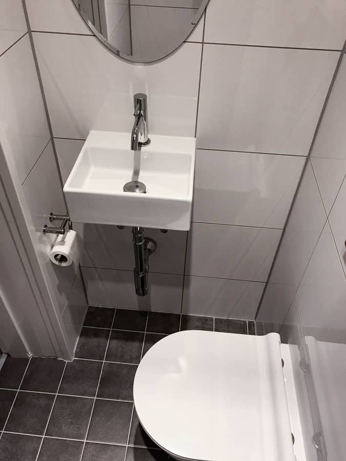 kompakt badeværelse i moderne stil